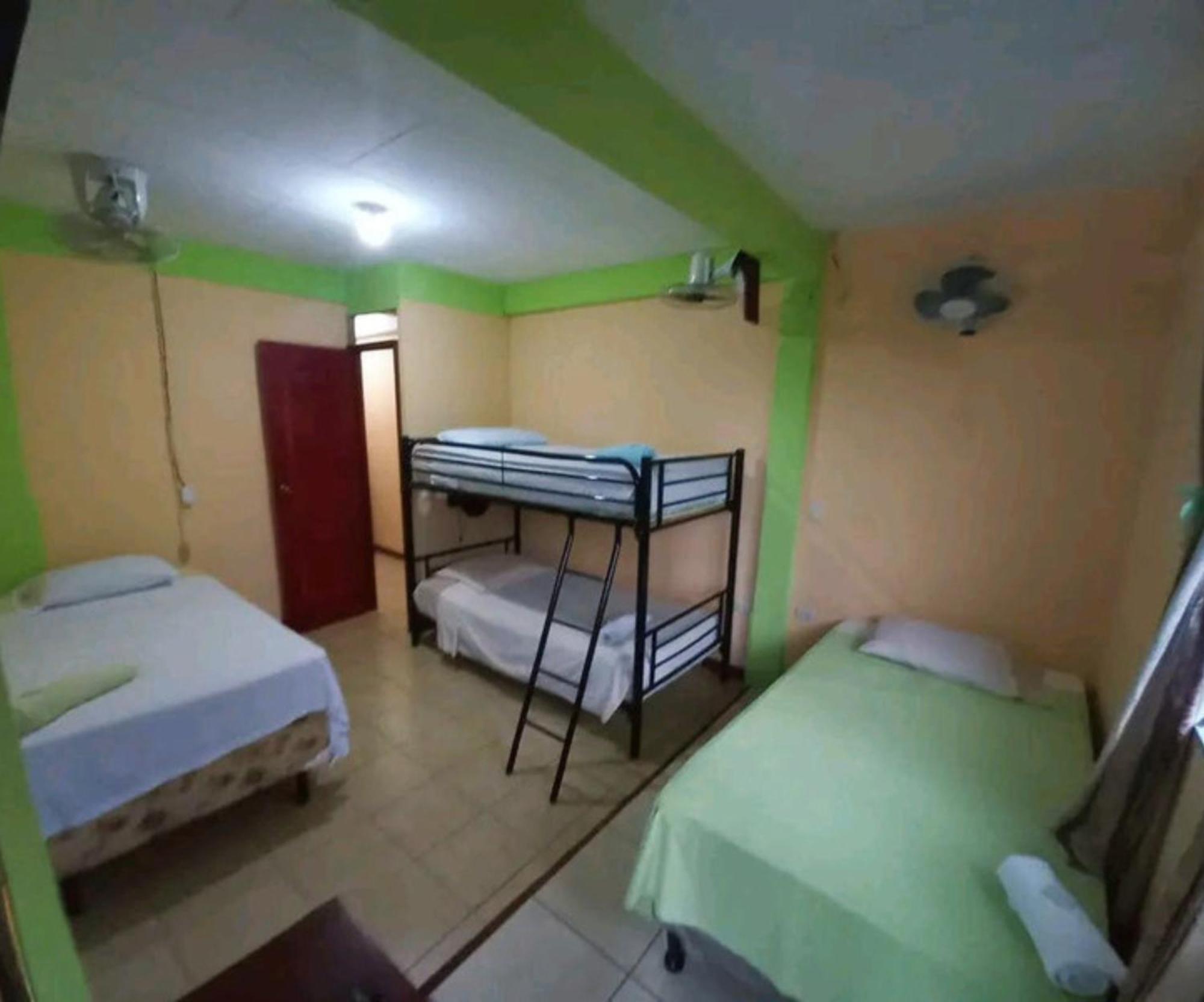 Hostal San Antonio เลออน ภายนอก รูปภาพ