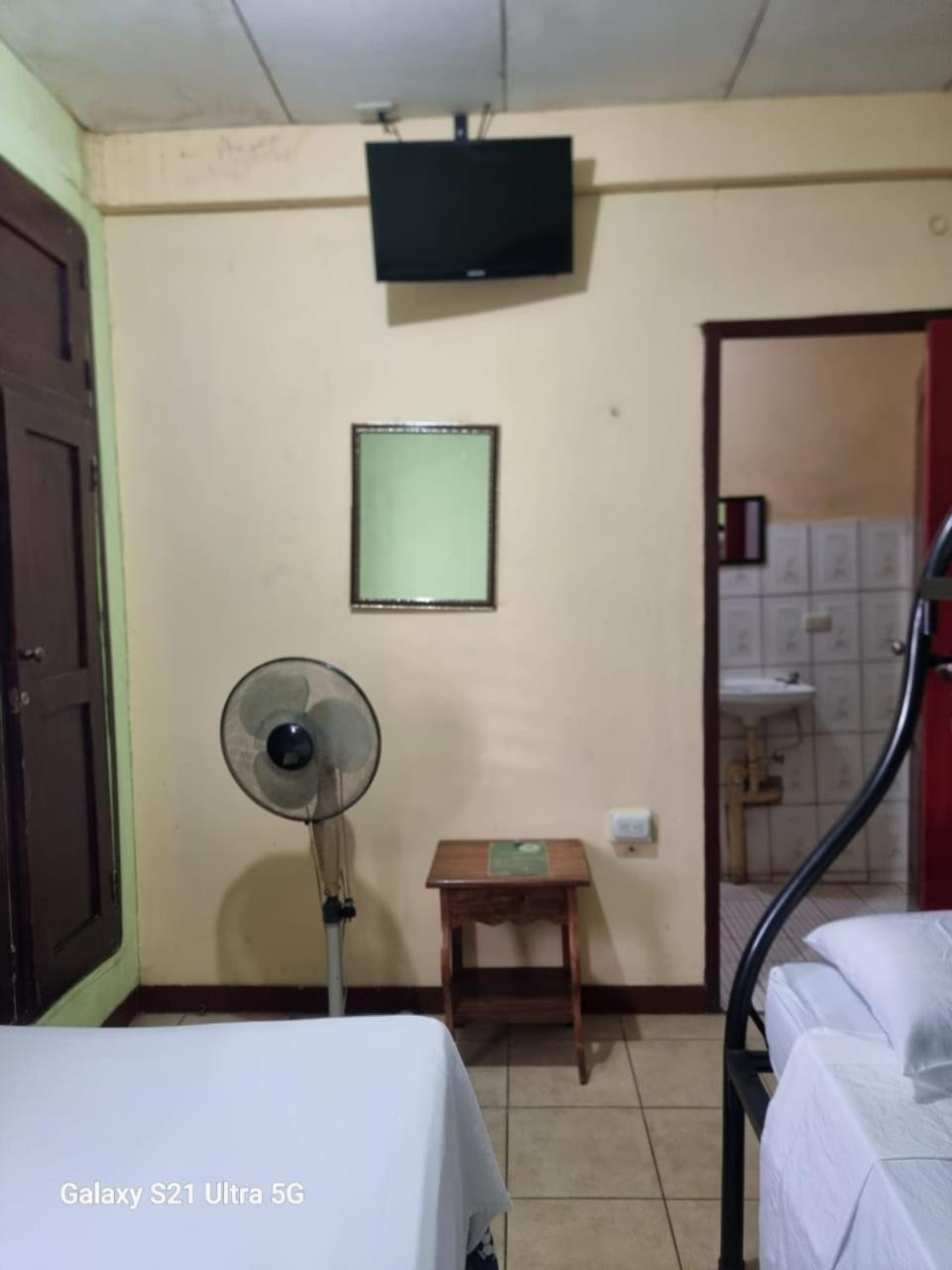 Hostal San Antonio เลออน ภายนอก รูปภาพ