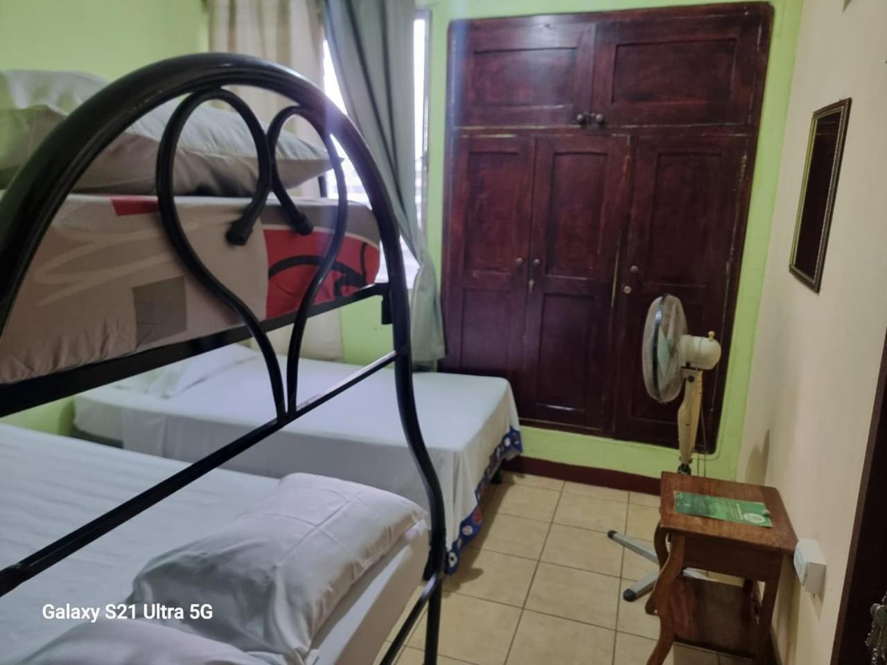 Hostal San Antonio เลออน ภายนอก รูปภาพ