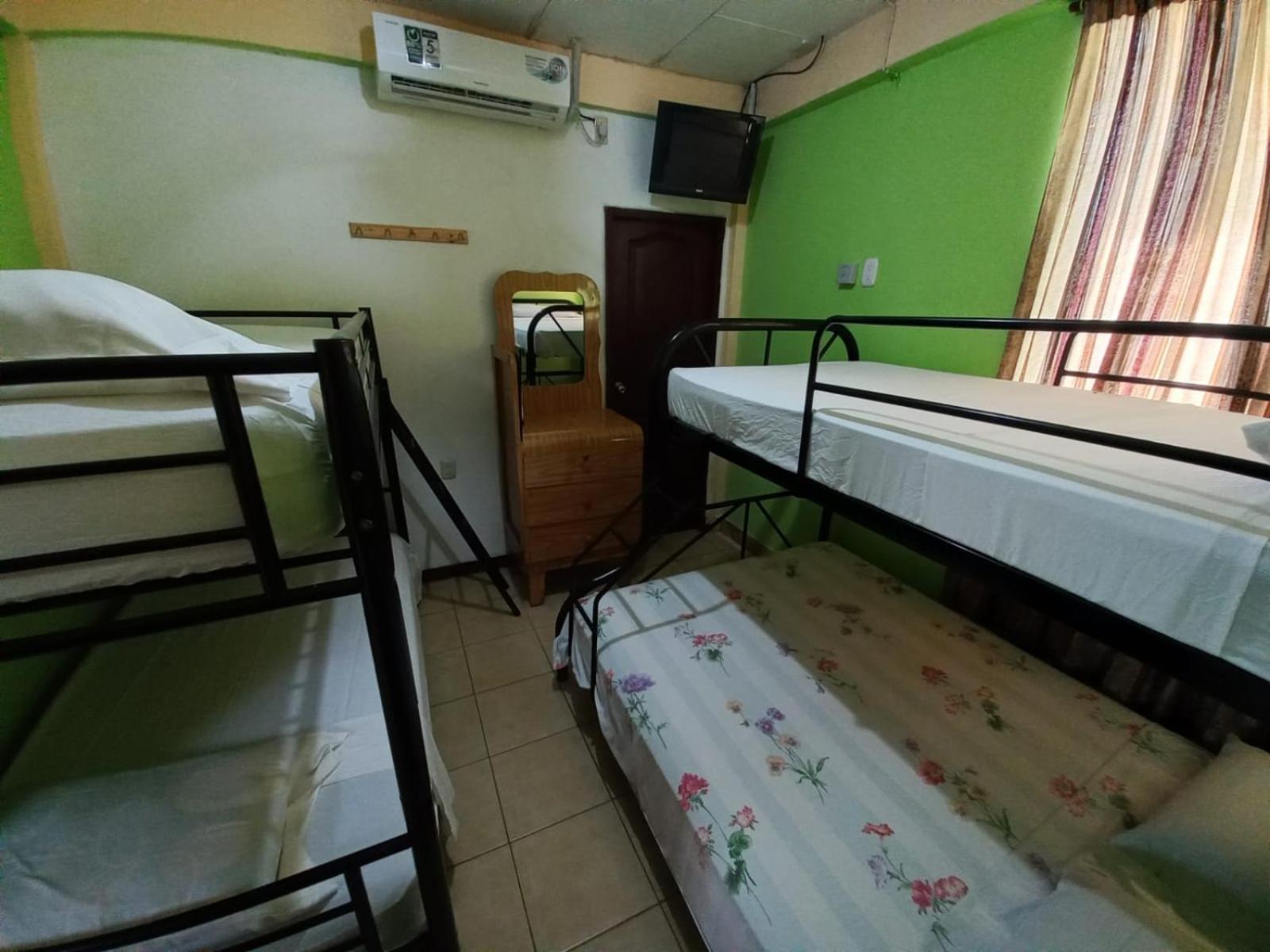 Hostal San Antonio เลออน ภายนอก รูปภาพ