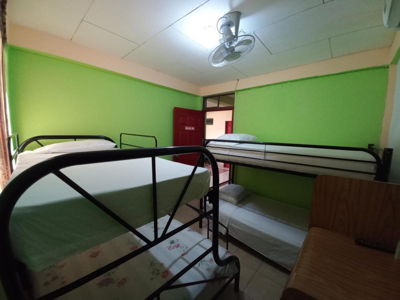 Hostal San Antonio เลออน ภายนอก รูปภาพ