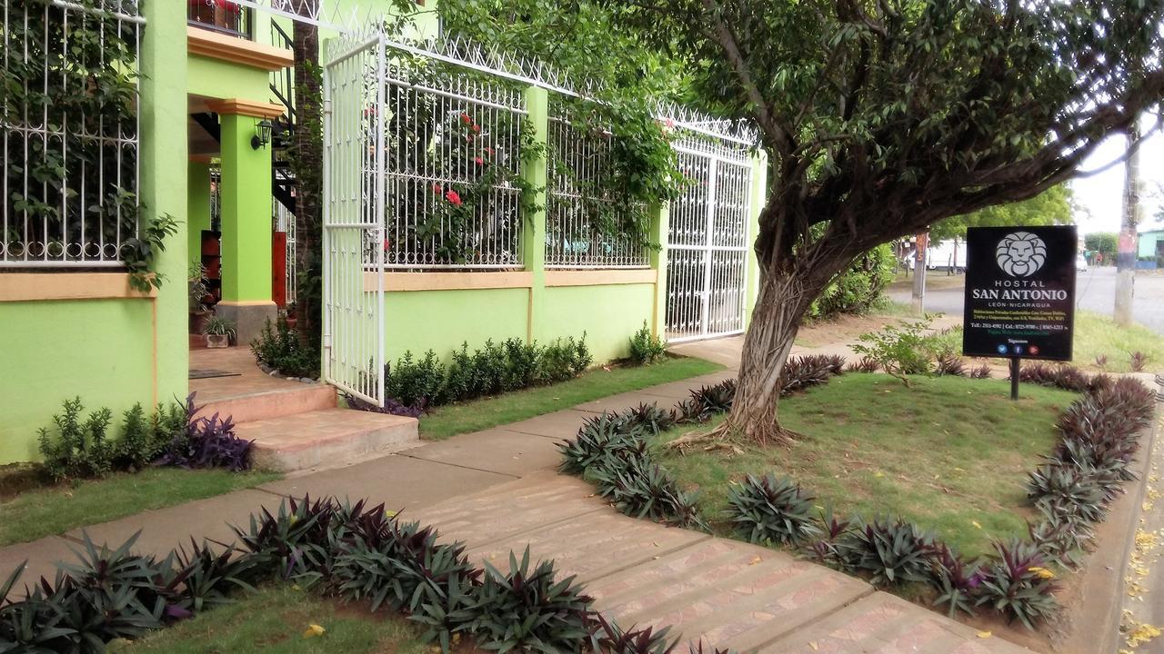 Hostal San Antonio เลออน ภายนอก รูปภาพ