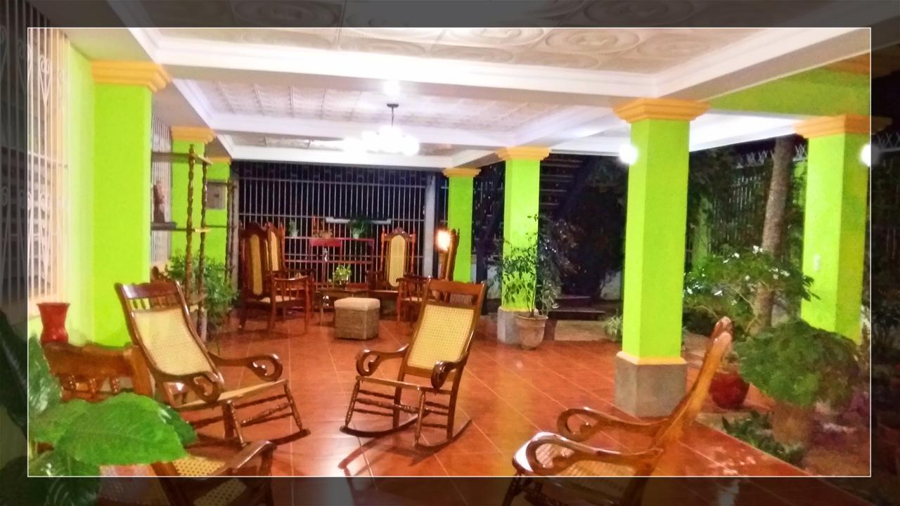 Hostal San Antonio เลออน ภายนอก รูปภาพ