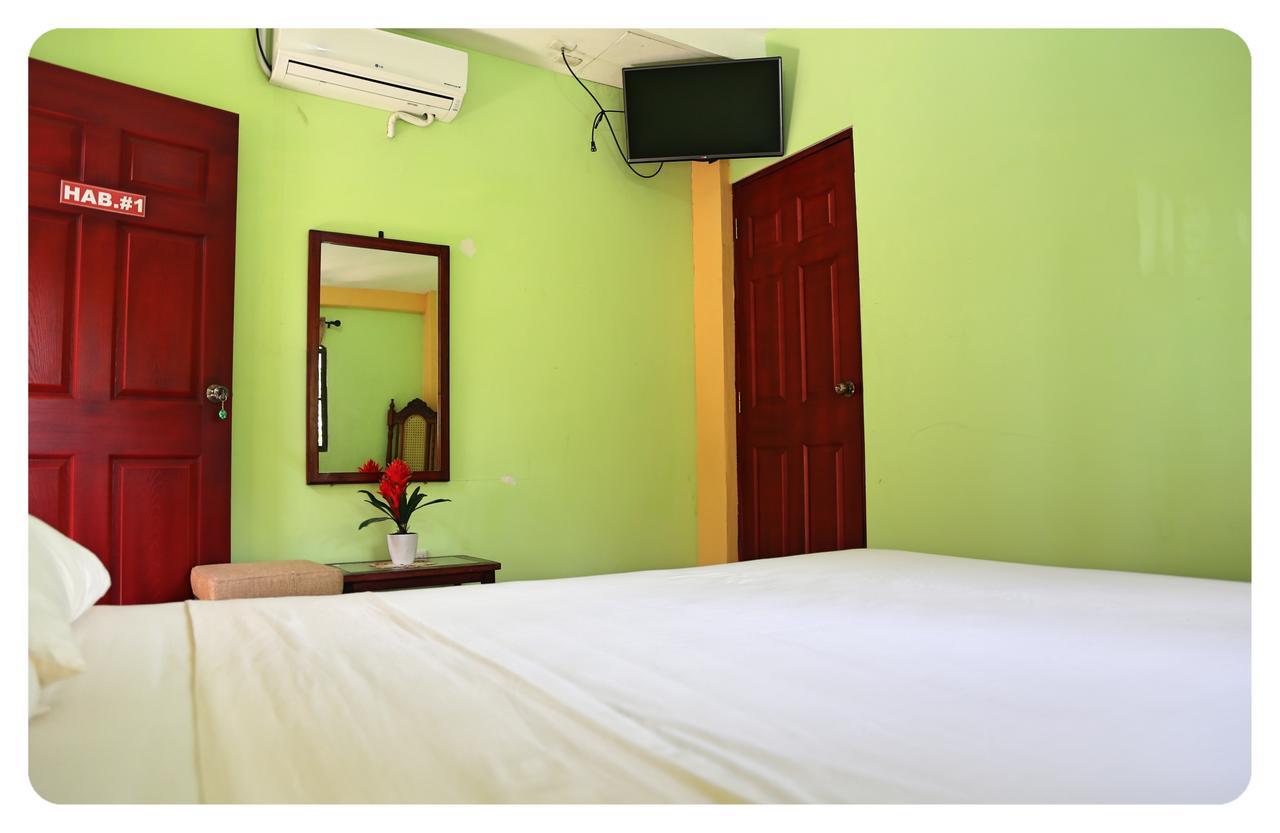 Hostal San Antonio เลออน ภายนอก รูปภาพ