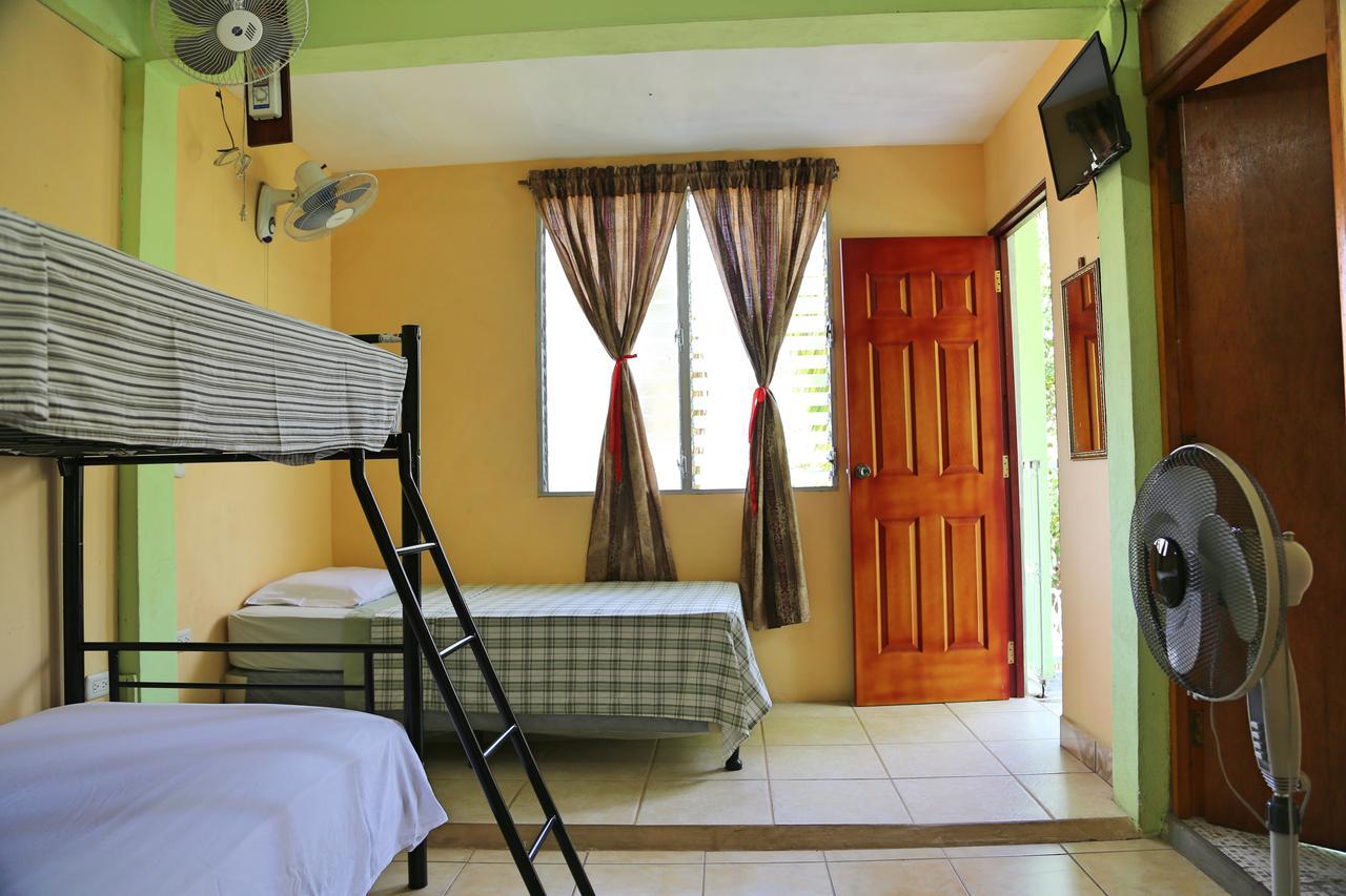 Hostal San Antonio เลออน ภายนอก รูปภาพ