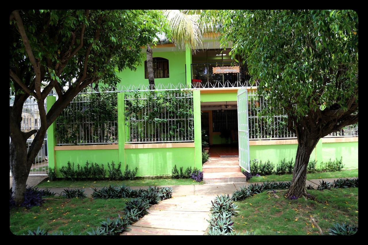 Hostal San Antonio เลออน ภายนอก รูปภาพ