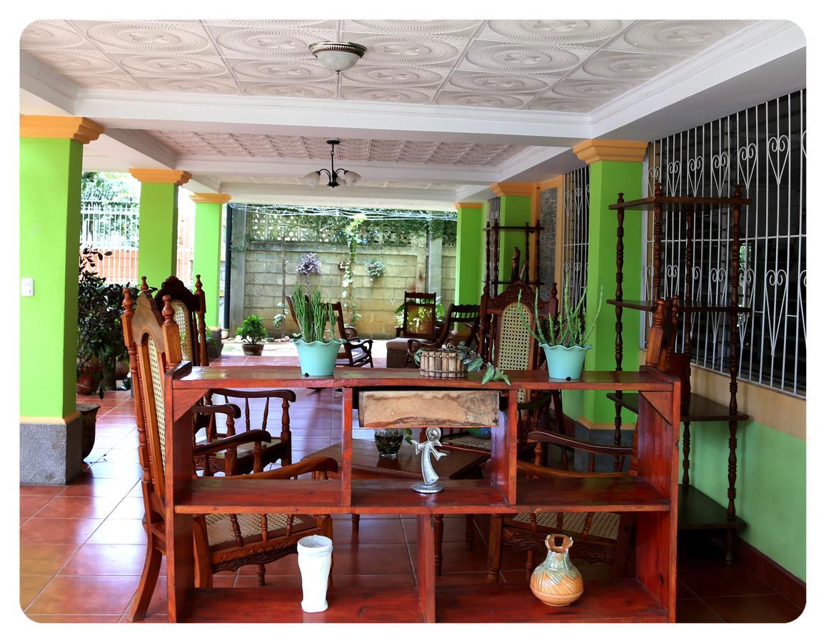 Hostal San Antonio เลออน ภายนอก รูปภาพ