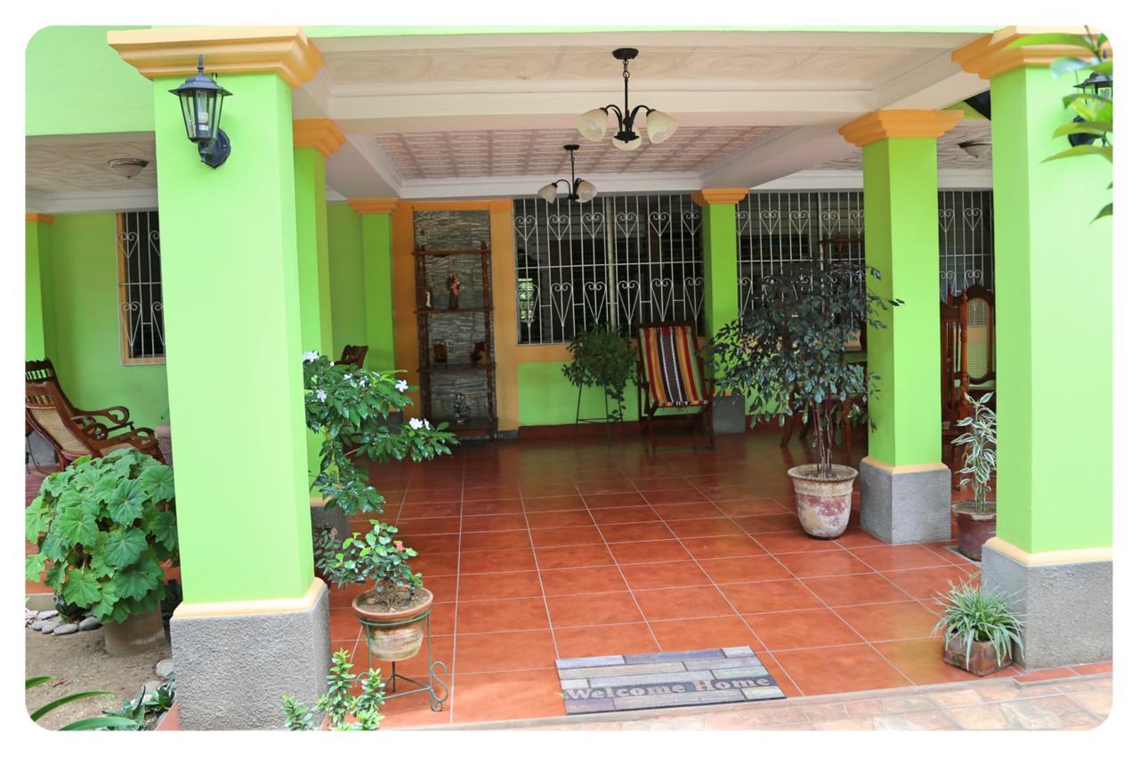 Hostal San Antonio เลออน ภายนอก รูปภาพ