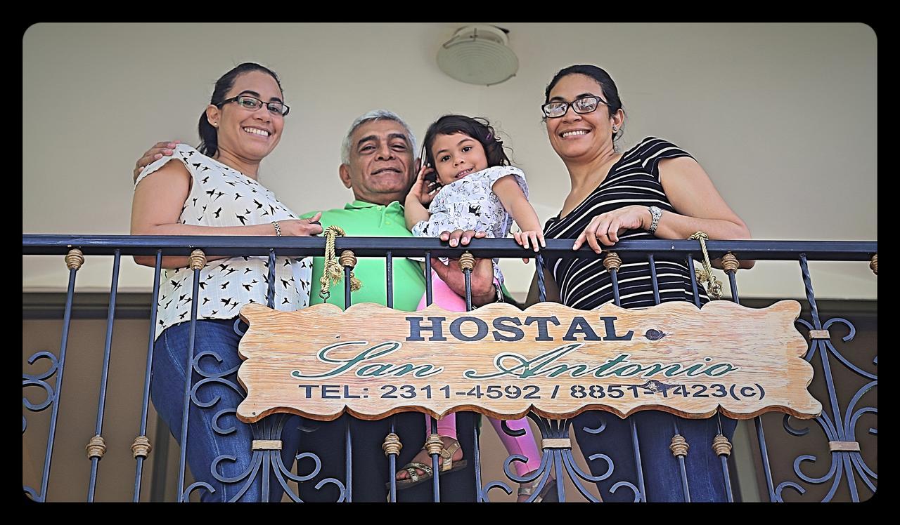 Hostal San Antonio เลออน ภายนอก รูปภาพ