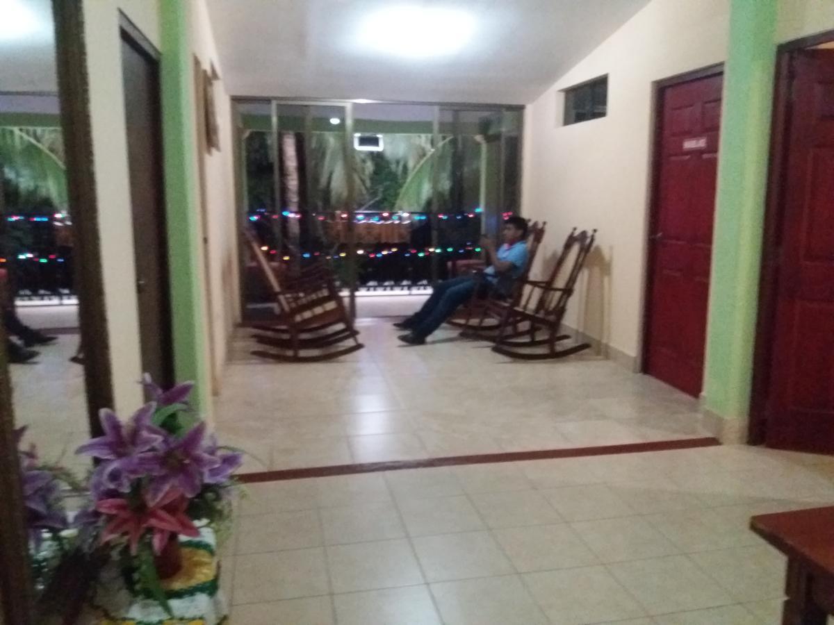 Hostal San Antonio เลออน ภายนอก รูปภาพ