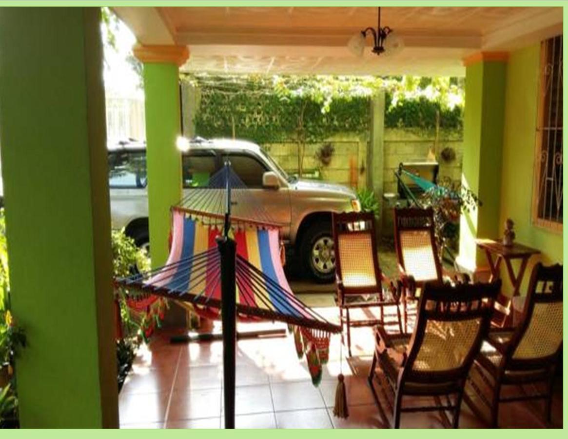 Hostal San Antonio เลออน ภายนอก รูปภาพ